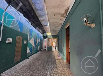 Casa · 123m² · 5 Ambientes · 1 Cochera · Casa con Gran Lote en Paternal – Ideal Desarrollo o Vivienda