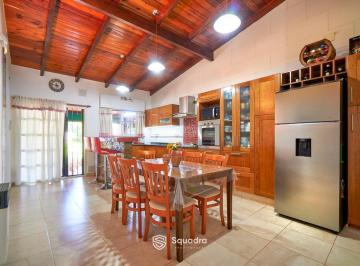 Casa · 130m² · 5 Ambientes · 2 Cocheras · Venta / Permuta - Casa de 3 Dorm., Jardín y Piscina. Pueblo Esther