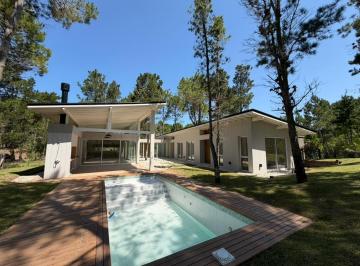 Casa · 195m² · 5 Ambientes · 2 Cocheras · Casa en Venta Barrio Serena, Villa Robles, 5 Ambientes con Piscina, Permuta o Financiacion