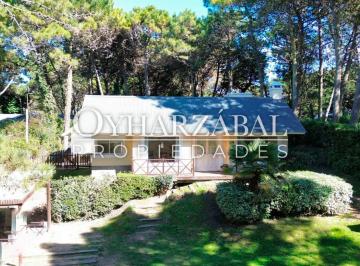 Casa · 130m² · 4 Ambientes · Casa en Venta y Alquiler Temporario