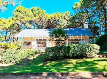 Casa · 130m² · 4 Ambientes · Casa en Venta y Alquiler Temporario