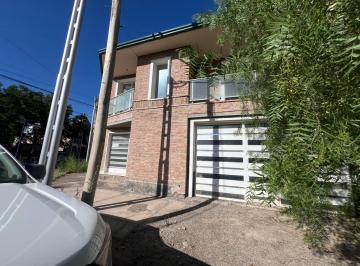 Casa · 156m² · 4 Ambientes · 2 Cocheras · Casa en Barrio Rincon de Emilio, Calle Africa Al 3000