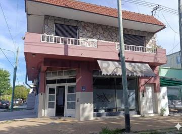 Local comercial · 224m² · 3 Ambientes · 1 Cochera · Casa y Locales en Zona Céntrica de Berisso.