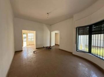 Casa · 134m² · 5 Ambientes · 1 Cochera · Venta Casa Barrio Jardín 3 Dorm.