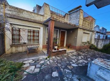 Casa · 300m² · 7 Ambientes · Casa Multifamiliar en Venta - 3 Casas - El Palomar