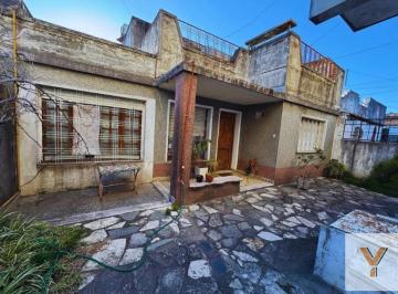 Casa · 300m² · 7 Ambientes · Casa Multifamiliar en Venta - 3 Casas - El Palomar