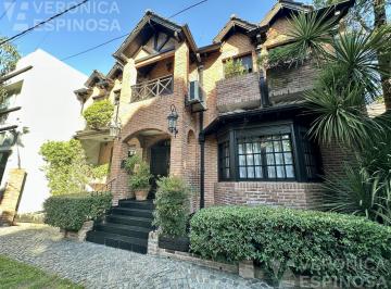 Casa · 300m² · 6 Ambientes · 2 Cocheras · Casa en Haedo Sur Venta 5 Dorm.