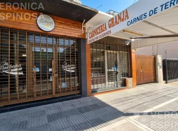 Local comercial · 155m² · 3 Ambientes · 2 Cocheras · Casa de Tres Ambientes con Local, en Venta Moron