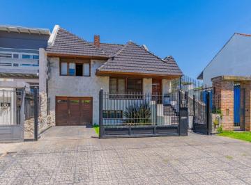 Casa de 5 ambientes, Mar del Plata · Chalet en Venta de 4 Dorm. C/ Cochera Doble y Quincho en Constitución