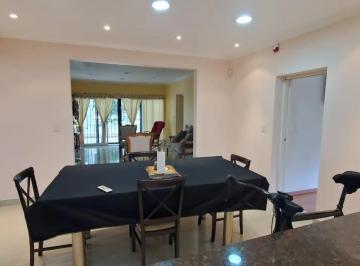 Casa · 150m² · 4 Ambientes · Casa en Venta - 3 Dorm. 4 Baños - 310 m² - Guernica