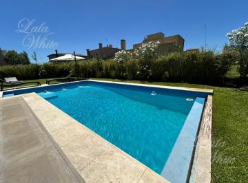 Casa · 158m² · 5 Ambientes · 1 Cochera · Casa con Pileta en Venta - Lagos de Canning, Canning, Esteban Echeverría