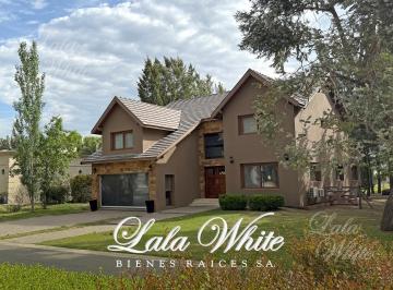 Casa · 396m² · 6 Ambientes · 4 Cocheras · Casa en Venta con Pileta en San Eliseo Country Club, Canning, San Vicente