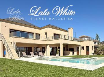 Casa · 316m² · 6 Ambientes · 8 Cocheras · Casa con Vista Al Golf en Venta - La Providencia Country Club, Canning, Ezeiza