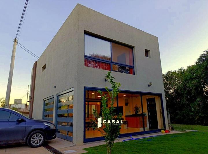 Casa · 185m² · 3 Ambientes · 2 Cocheras