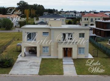 Casa · 270m² · 7 Ambientes · 1 Cochera · Casa con 5 Dorm. en Venta - La Providencia Country Club, Canning, Ezeiza