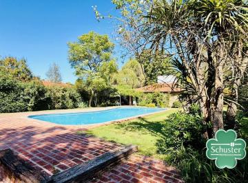 Casa · 140m² · 5 Ambientes · 2 Cocheras · Casa Quinta en Venta Barrio El Trébol 1800 m² con Quincho y Pileta