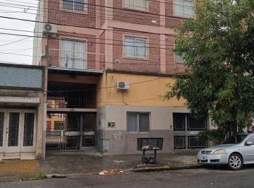 Departamento de 2 ambientes, Lomas de Zamora · A 2 Cuadras de Lomas Centro Depto 2 Am. Al Frentr Sobre Laprida Entre Alvear y C. Croce