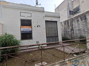 Terreno · 74m² · 3 Ambientes · 19 Entre 70 y 71 La Plata - Lote con Casa Reciclar en Venta