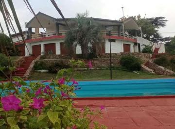 Casa · 395m² · 5 Ambientes · 2 Cocheras · Casa con Piscina Cervantes 195 Villa del Lago - Vcp