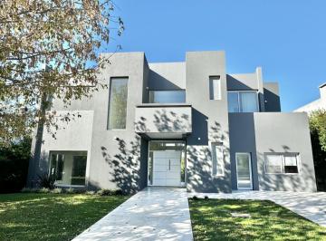 Casa · 245m² · 5 Ambientes · Casa de 5 Ambientes en Venta en La Reserva Cardales