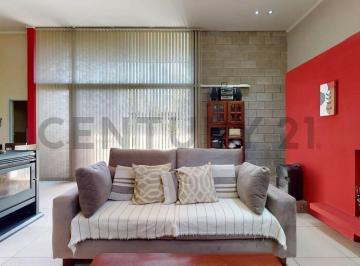 Casa · 105m² · 5 Ambientes · 2 Cocheras · Calle 419 Entre 139 Bis y 140 (Sobre La Calle Arana) La Plata, Villa Elisa Casa en Venta