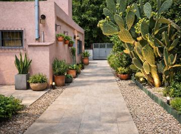 Casa · 159m² · 5 Ambientes · 3 Cocheras · Apto Credito Venta Casa con Casa de Huespedes en Troncos del Talar