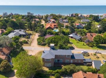 Casa · 453m² · 9 Ambientes · 3 Cocheras · Casa en Pinamar