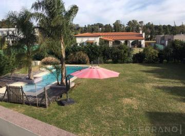 Casa · 250m² · 4 Ambientes · 7 Cocheras · Casa 3 Dorm. 1 Suite, Parque, Piscina Climatizada. Venta en Santa Teresa, Villanueva.