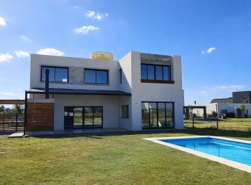 Casa · 175m² · 4 Ambientes · 4 Cocheras · Casa en Venta en San Sebastian con Financiacion!