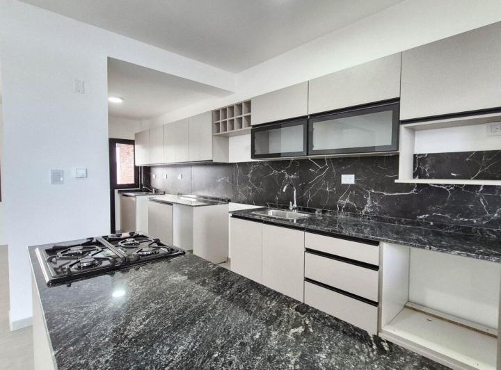 Casa · 194m² · 4 Ambientes · 1 Cochera