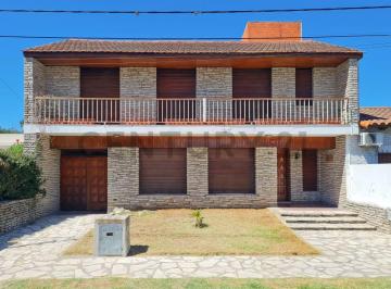 Casa · 370m² · 3 Dormitorios · 1 Cochera · Casa en Venta en City Bell · Propiedad Apta Múltiples Destinos Sobre Camino Centenario
