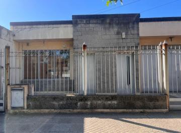 Local comercial · 415m² · Oportunidad Galpón/nave con Oficina/showroom (Lote de 500 M².) Av Bruzone