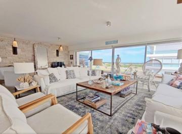 Departamento · 180m² · 4 Ambientes · 2 Cocheras · Departamento en Playa Brava