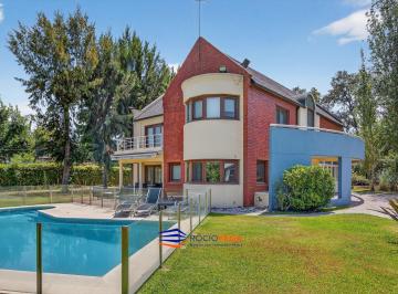 Casa · 338m² · 7 Ambientes · 7 Cocheras · Casa en Venta en Country Banco Provincia, Francisco Alvarez, Moreno.