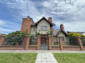 Casa de 6 ambientes, Morón · Casa 6 Ambientes con Pileta en Castelar