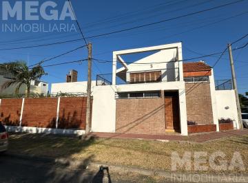 Casa · 266m² · 5 Ambientes · Casa en Venta Ubicada en Calle Cataluña Esquina El Quijote