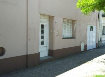 Casa de 5 ambientes, Bragado · Casa en Venta en Esquina Céntrica