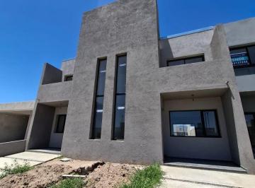 Casa · 90m² · 4 Ambientes · Docta - Duplex