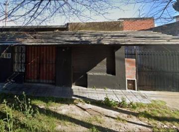 Casa · 217m² · 6 Ambientes · 1 Cochera · Casa Multifamiliar con 2 Locales en Venta en Jose León Suarez