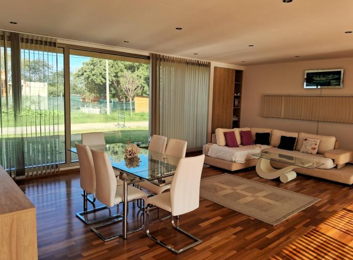 Casa · 200m² · 3 Ambientes · 2 Cocheras