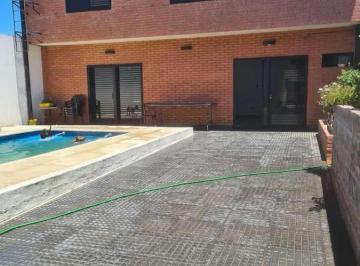 Casa · 260m² · 7 Ambientes · 3 Cocheras · Casa en Venta - San Carlos