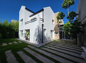 Casa · 254m² · 6 Ambientes · 2 Cocheras · Casa en Venta en El Quimilar