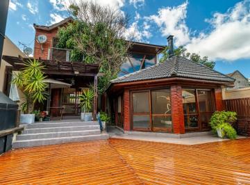 Casa · 200m² · 7 Ambientes · 2 Cocheras · Casa en Venta - City Bell