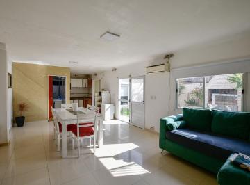 Casa · 196m² · 4 Ambientes · 2 Cocheras · Casa en Venta - Melchor Romero