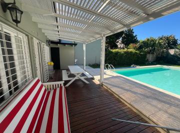Casa · 165m² · 3 Ambientes · 2 Cocheras · Casa en Venta - Tolosa