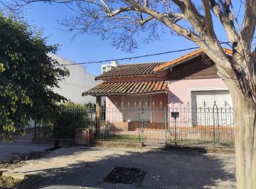 Casa · 230m² · 4 Ambientes · 1 Cochera · Casa en Venta - La Plata