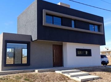 Casa · 117m² · 2 Ambientes · 1 Cochera · Casa de Dos Dorm. a Estrenar - Anisacate