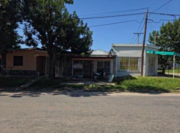 Casa de 3 ambientes, Romang · En Venta Casa + Dos Locales Comerciales