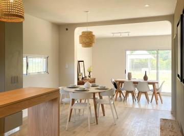 Casa · 89m² · 4 Ambientes · 1 Cochera · Funes Town, San Sebastián 1400 - Casa en Venta de 2 Dorm.