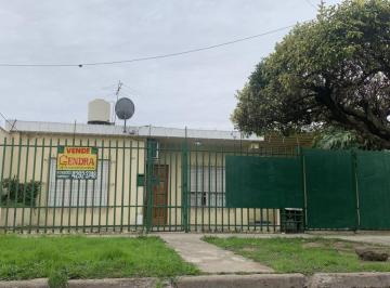 Casa de 4 ambientes, Almirante Brown · Casa con Tres Dorm. y Entrada de Auto